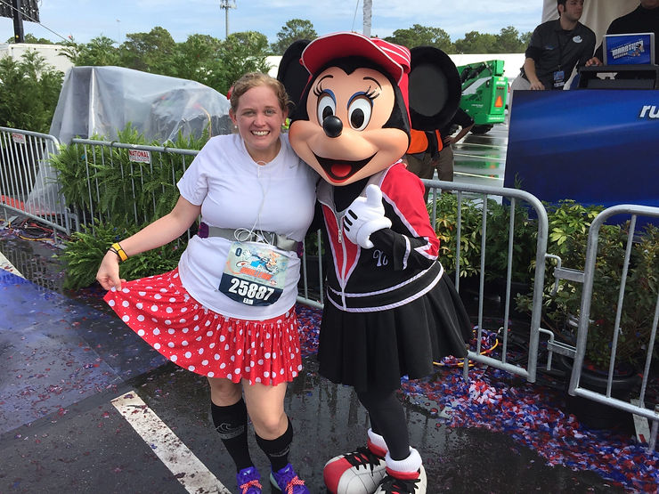 Runner Erin Jimenez and Minnie Mouse